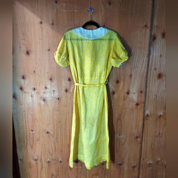 Vintage Fruit Of The Loom Yellow Peter Pan Collared Belted Dress - Picture 2 of 16